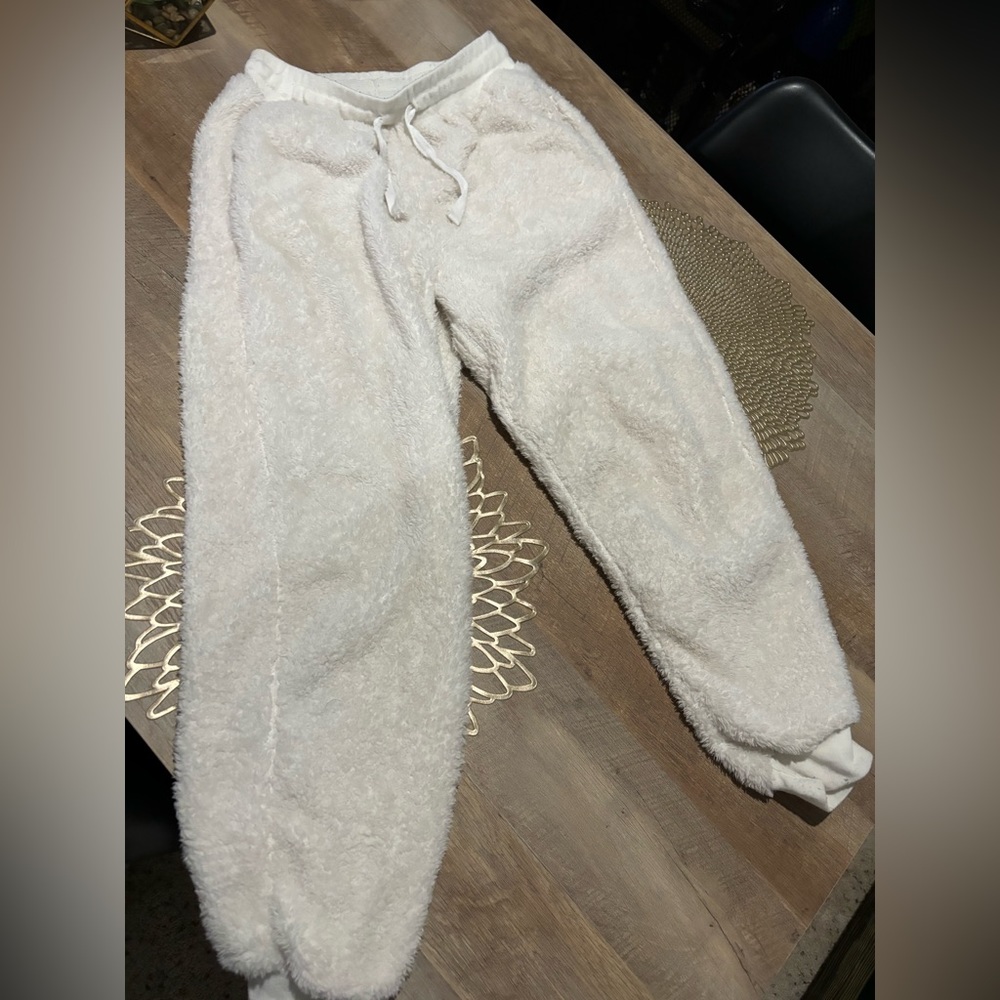 Lemite furry cream/white pants size Medium
